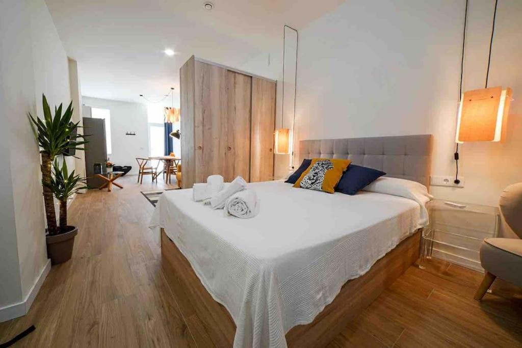Studio Chic Avec Terrasse, Lumineux Et Calme 1 Valencia Exterior foto