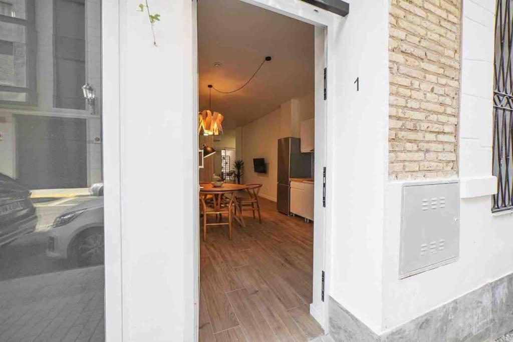 Studio Chic Avec Terrasse, Lumineux Et Calme 1 Valencia Exterior foto